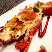 神戸プレジール 本店 - 伊勢海老✨ピンボケで見づらいがトマトソース⁇のせ