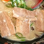 豚骨ラーメン 銀水 - チャーシュー