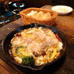 ニクバル・プロベッチョ 白子駅前店 - 牛ホルモンアヒージョ