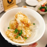 スタンド信作 - 鶏皮ポン酢