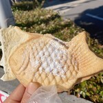 米乃家 - 料理写真:たい焼き（カスタード）。羽根つき