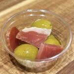 Pizzeria D.O.m - オリーブと生ハムのマリネ