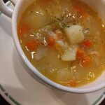 ポコアポコ - コンソメスープ。パルメザン が溶けていて美味しかったです。