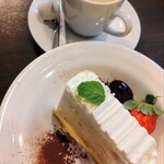 ポコアポコ - 今日はホットコーヒーにしてもらいました。