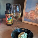 葡萄酒場 TWO SPOON - 海老とアボカドタルタル 290円