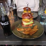ラストグリル - 迫力のバーガー