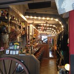 ラストグリル - 店内はショットバー風