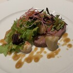 メインダイニングルーム 三笠 - オードブル　鴨と根菜のサラダ添え