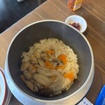 三輪そうめん流し - あさり釜飯炊き上がり