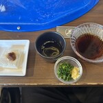 三輪そうめん流し - セットのつゆと椎茸スープ、豆腐とそうめんの節