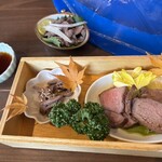 三輪そうめん流し - 鹿セットの鹿肉のユッケとロースト、スモークとしゃぶしゃぶ