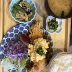 海と大地の食卓 ツカノマ - チキン南蛮　唐揚げと違うチキン　ささみか胸？大きなサイズを切ってある感じ