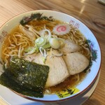 中華そば 金ちゃん 本店 - 中華そば、今時これで行列が出来るって、、、