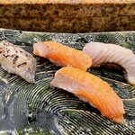 にぎり鮨 一五〇 - 炙り三昧(鰆・太刀魚・サーモン)と炙りサーモン