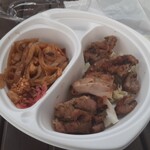 クンテープ 道頓堀本店 - バーベキューチキン&タイ式焼きそば1000円