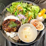 ハカノウエカフェ Ange - 柔らかとろける煮込みデミグラスハンバーグ  
1,350円