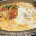 Tonkatsu Wakou - ぐつぐつ煮えたぎる半熟卵とじ　堅めが好きなら蓋をして待つ