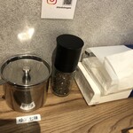 中華そば たすく - 卓上調味料