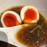 中華そば たすく - 黄身がトロットロの煮卵