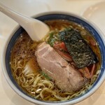 蓬来軒 本店 - 支那そば　海苔の下に赤メンマ