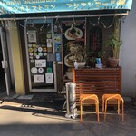 ロッダグループ - 外からのお店