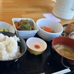 情熱キッチン - 牡蠣もボリューム満点ですがこちらも大盛りって笑