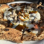 青いナポリ - 自家製豚バラ肉とカボチャ、リコッタチーズビアンカピッツァ "マイアーレ"