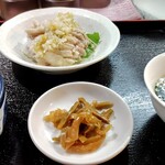 口福 - 前々回　蒸し鶏定食　黒酢スブタを頼んだ時に付け合わせで出て来た蒸し鶏が美味しすぎて定食にしてもらいました。