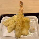 満天ノ 秀そば - 天ぷらは４種類選べるので海老、鱚、イカ、牡蠣の魚介を選びまひた。