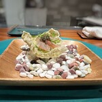 Refugeforestiere 五島 - たか海老（鹿児島）、キャビア、青さ海苔の煎餅、アボカドのタルタル