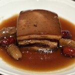 富錦樹台菜香檳 原宿クエスト店 - 蜜棗煨肉（豚バラ肉の角煮）