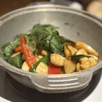 富錦樹台菜香檳 原宿クエスト店 - 三杯軟絲（イカとバジルの三杯ソース炒め）