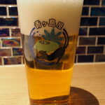 青ヶ島屋 - かわいいグラスで生ビール