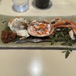 たつや - コッペ小　セイコガニのメス　1,000円税込（時価だよ）。左から卵、体の身、肝臓、脚。1人で食べきりサイズ。