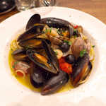カフェ エ バール ドゥー - ムール貝・アサリいっぱいの海の幸パスタ(^-^)