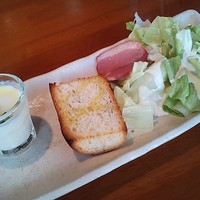 炭火焼イタリアン 海串 ブラーチェ - ジャガイモのスープ、サラダ、パン