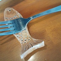 炭火焼イタリアン 海串 ブラーチェ - 魚の形の箸置き。何だか素朴でいい感じです。