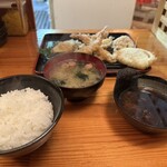 天ぷら定食 どこ - 天どこえび定食　　　　　　　　　　　　　　　　　　　えび2匹+天ぷら6品(レンコン、ササミ、イカ、ナス、サツマイモ、玉ねぎ)+ご飯+味噌汁