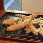 天ぷら定食 どこ - 天どこえび定食　　　　　　　　　　　　　　　　　　　えび2匹+天ぷら6品(レンコン、ササミ、イカ、ナス、サツマイモ、玉ねぎ)+ご飯+味噌汁
