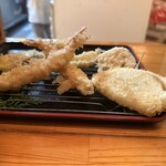 天ぷら定食 どこ - 天どこえび定食　　　　　　　　　　　　　　　　　　　えび2匹+天ぷら6品(レンコン、ササミ、イカ、ナス、サツマイモ、玉ねぎ)+ご飯+味噌汁