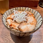 Noodle いたば - 妻有ポークミニチャーシュー丼。