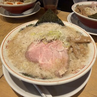 背脂ラーメン チャッチャ亭_0