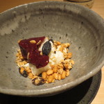 神保町 傳 - 次は佐渡の生無花果とフローズンヨーグルトに黒大豆などのグラノーラが。