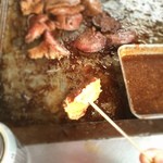 鉄板焼 ホルモン やまき - キモも70円^ ^
      タレもウマー*\(^o^)/*