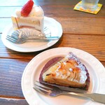 cafe TATI - いちごショート(360円)、洋梨のタルト(360円)