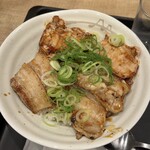 松屋(マイカリー食堂併設) - 料理写真:ロースとカルビの炙り十勝豚丼/880円♪