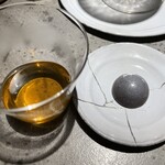 PATISSERIE ASAKO IWAYANAGI - 食後のチョコとお茶