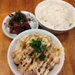 拉麺食堂 べんげ 久留米一番街店 - Ａセットの炙りマヨチャーシュー丼＆Bセットのご飯