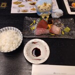 お食事処 多七 - 刺身１人前   半ライス    おうじ   おつきのコ