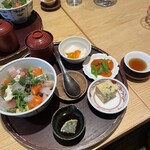神宮前 らかん・果 - ■ 三種の海鮮とアボカドのどんぶり ￥1,800（税込）